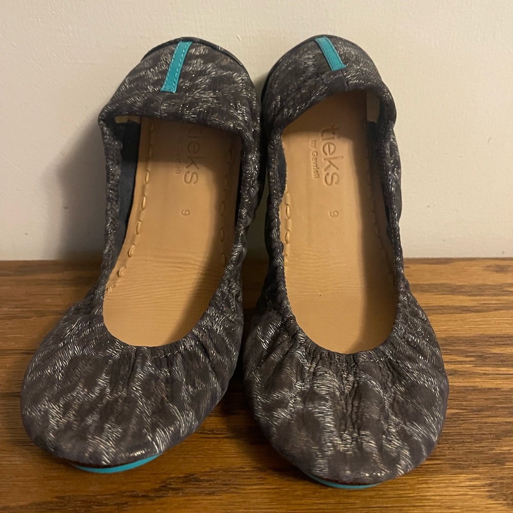 Black leopard tieks